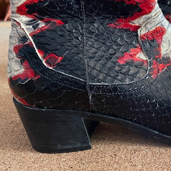 Made in NYC! Unquestionably Unique booties. Ladies 10-11. Suede lined.Price-firm - Picture 4 of 12